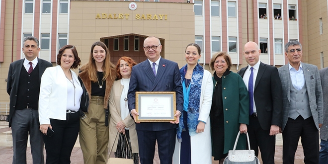 Manisa Büyükşehir Belediye Başkanı göreve başladı