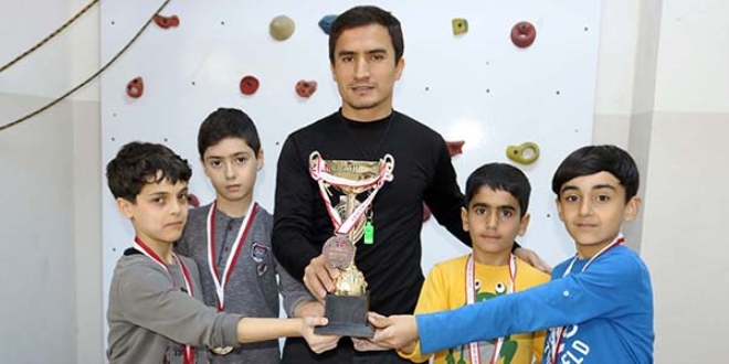 Okul yönetimi hazırladı, öğrenciler şampiyon oldu