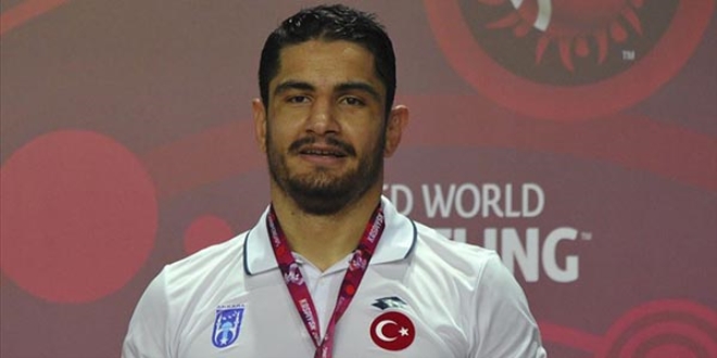 Avrupa Gre ampiyonas'nda Taha Akgl altn madalya kazand