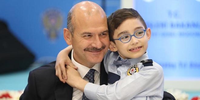 Bakan Soylu, ortaokul öğrencileriyle bir araya geldi