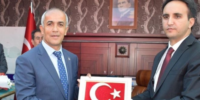 KHK'lı adayın yerine mazbata alan AK Parti'li göreve başladı