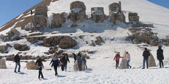 Dünya mirası Nemrut'a ziyaretçi akını