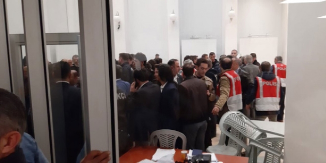 Maltepe'de kavga çıktı! Oy sayımı durdu