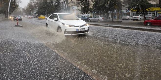 Başkentte dolu ve sağanak etkili oldu