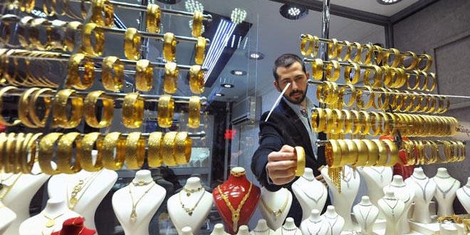 Düğünlerin yeni takısı çeyrek gram altın oldu