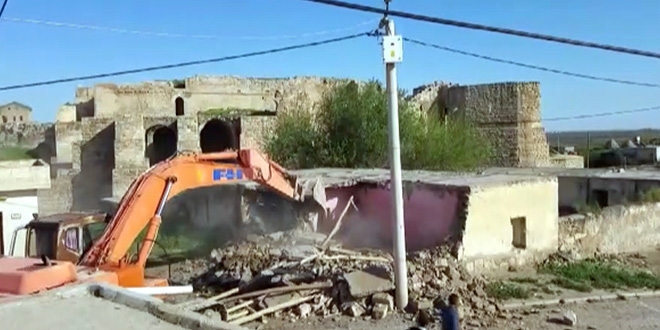Harran'ın dokusuna zarar veren yapılar yıkılıyor