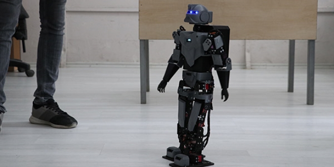 Liseliler insans robot yapt