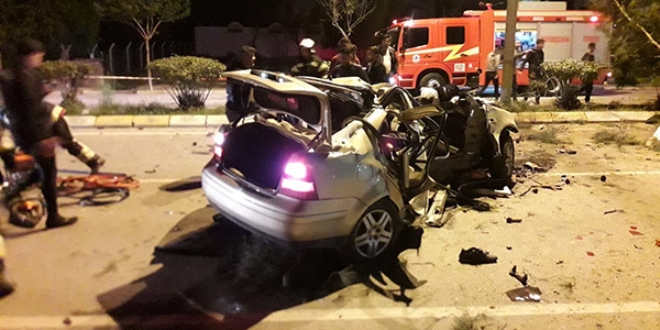 Denizli'de otomobil devrildi: 2 ölü, 1 yaralı