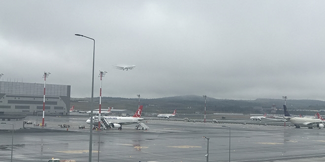 İstanbul'da hava trafiğine sis engeli