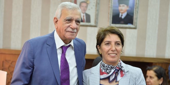 Ahmet Türk, mazbatasını alarak görevine başladı