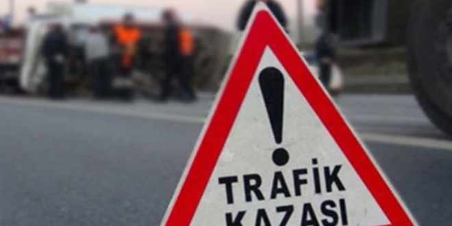 Yoldan kan otomobil devrildi: 1 l, 2 yaral