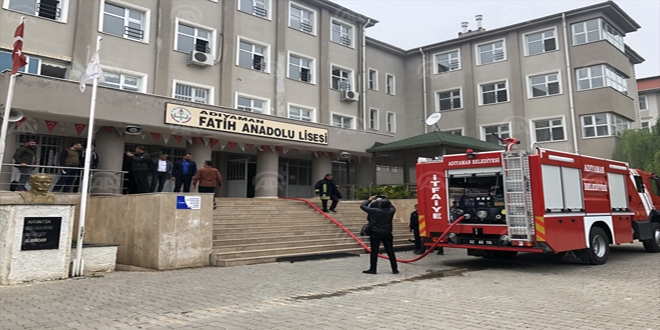 Adyaman'da lisenin spor salonunda yangn
