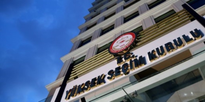 AK Parti, 3 valiz belgeyle YSK'ya olağanüstü başvuru yaptı