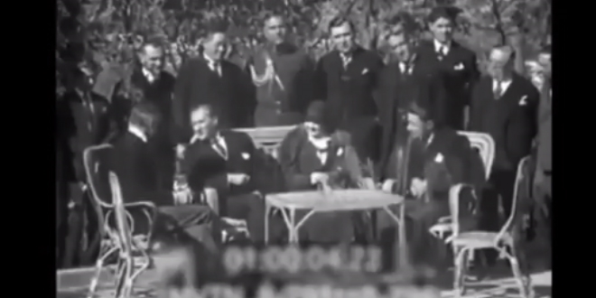 Atatürk'ün, Fransızca konuşması neyi gösterir?