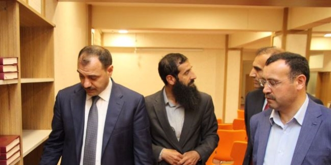 Beldenin hem imamı hem 'gönül doktoru' oldu