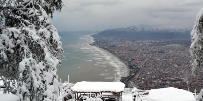 Ordu'da nisanda kar ya