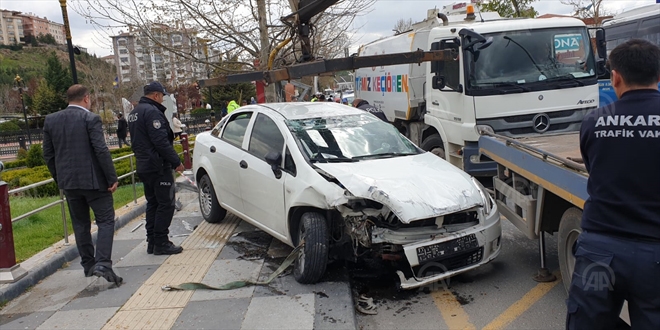 Yayaya çarpan otomobil takla attı: 2 yaralı