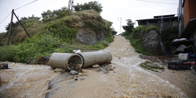 Hatay'da dolu ve saanak etkili oldu