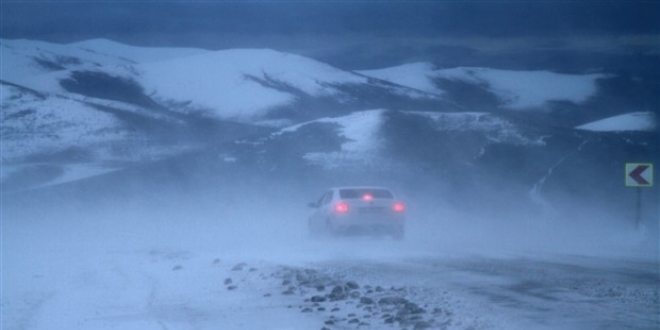 Ardahan'da ulaşıma kar ve sağanak engeli