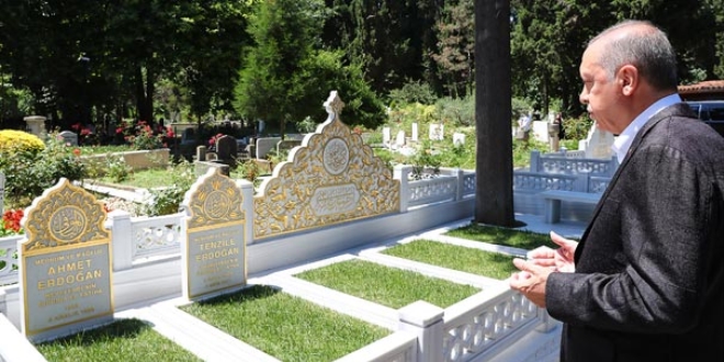 Cumhurbaşkanı Erdoğan'dan kabir ziyareti