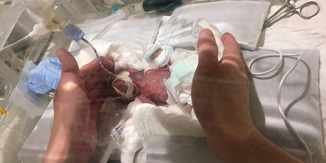 Dnyann en kk bebei evine dnyor