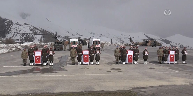Hakkari'de şehit askerler için tören düzenlendi