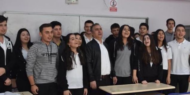 Öğretmenlerinin bestesini seslendirdiler