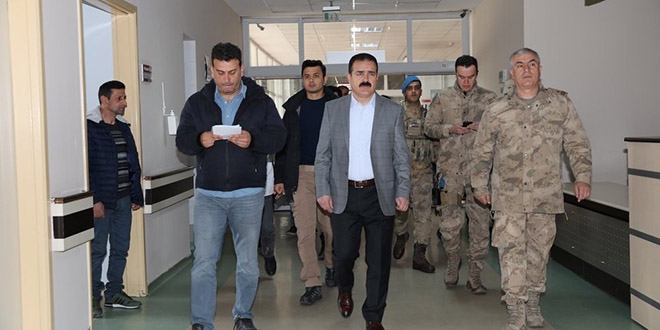 Hakkari Valisi Akbyk, yaral askerleri ziyaret etti