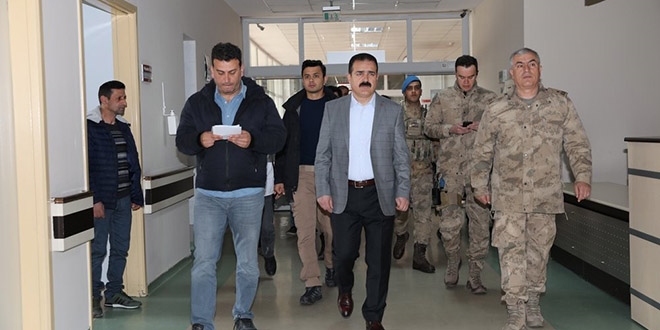 Hakkari Valisi Akbıyık, yaralı askerleri ziyaret etti