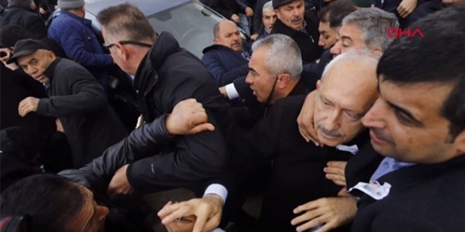 CHP lideri Kldarolu'na ehit cenazesinde saldr