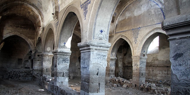 Tarihi kilise yklma tehlikesiyle kar karya