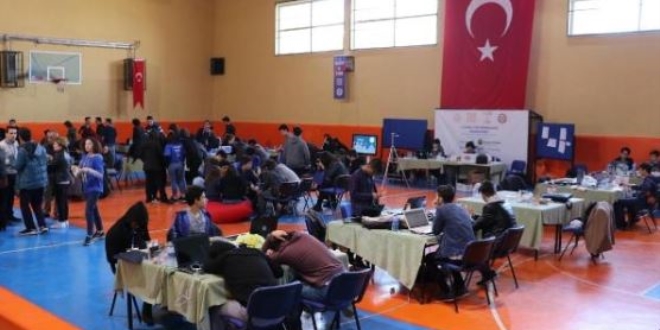 Liseliler 36 saatlik maratonda kodlama yaptılar