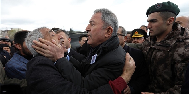 MSB: Kalabalığı yatıştıran Bakan Hulusi Akar'dır