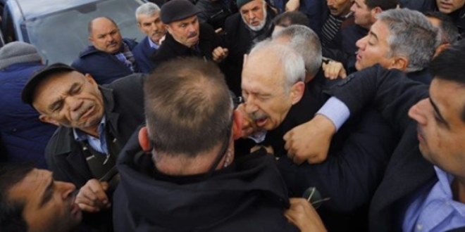 Kılıçdaroğlu'na yumruk atan şahıs gözaltına alındı