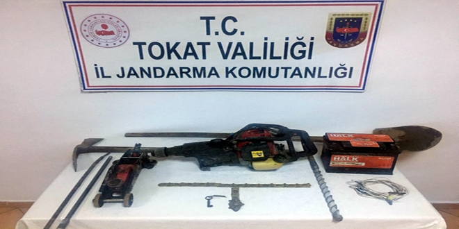 Tokat'ta kaçak kazı yapan 8 kişi suçüstü yakalandı