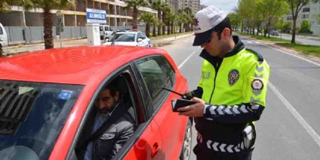 Emniyet kemeri denetiminde 370 araca trafikten men