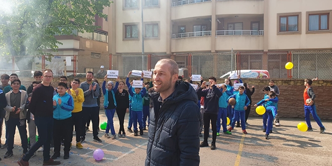 Kanseri yenen öğretmene sürpriz karşılama