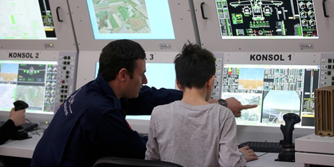 Çocuklar 'SİHA pilotu' oldu