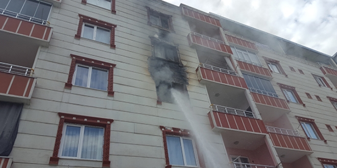 Düğüne gittikleri gün evleri yandı