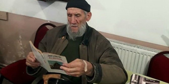 Kitap okuyana çay ve kahve bedava