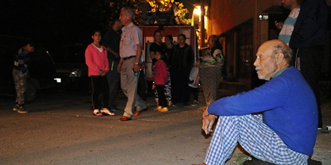 Evinin kl oluunu gzyalar iinde izledi