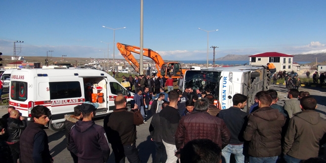 Bitlis'te yolcu otobs ile tr arpt: 34 yaral