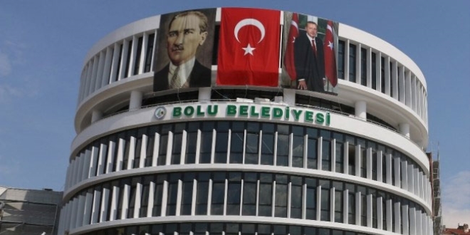 Bolu Belediyesinde işten çıkarılan işçilerin oturma eylemi