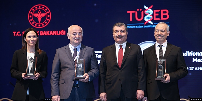 Geleneksel tıp uygulamalarında ödül alan 3 profesör