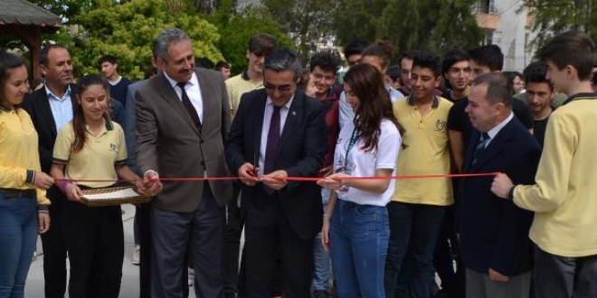 Kuşadası'nda TUBİTAK 4006 Bilim Fuarı düzenledi