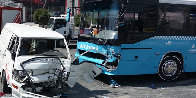 Beylikdz'nde trafik kazas: 1 l, 2 yaral