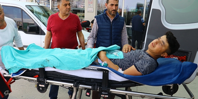 Aabeyinin silahyla oynayan ocuk arkadan yaralad