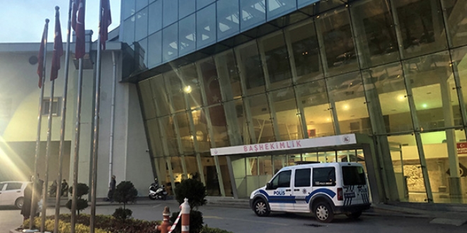 Doktor hastanedeki odasında ölü bulundu