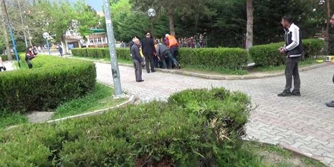 Polis o dolandırıcıyı bahçıvan kılığına girerek yakaladı