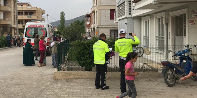 Manevra yapan aracın altında kalan çocuk ağır yaralandı